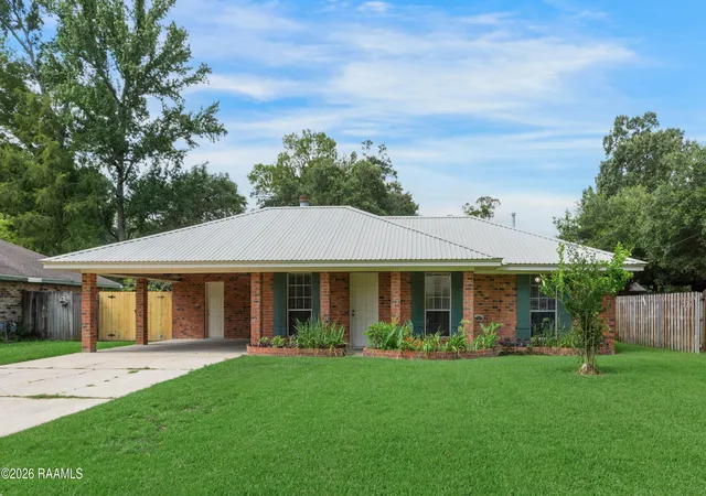 Homes for sale in New Iberia, LA | 102 Medearis Dr, New Iberia, LA 70563 | MLS# 2600006154