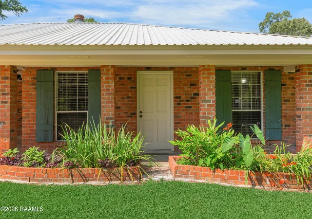Homes for sale in New Iberia, LA | 102 Medearis Dr, New Iberia, LA 70563 | MLS# 2600006154