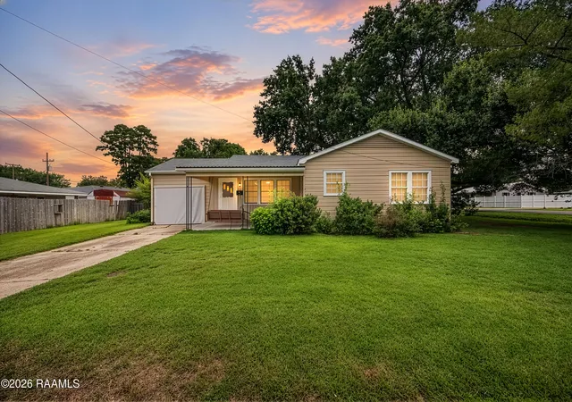 Homes for sale in Rayne, LA | 111 E Henry St, Rayne, LA 70578 | MLS# 2600006049