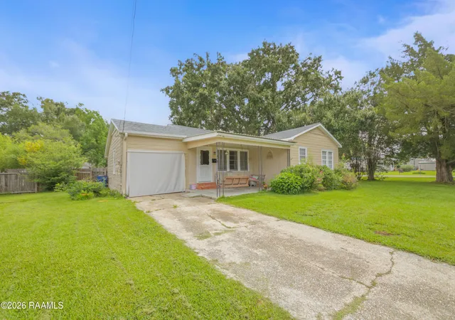 Homes for sale in Rayne, LA | 111 E Henry St, Rayne, LA 70578 | MLS# 2600006049