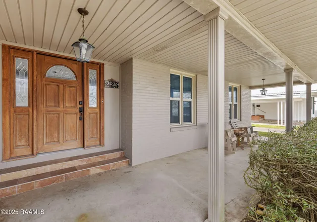 Photo 3 of Single family home for sale at 223 W Port St, Saint Martinville, LA 70582 | MLS# 2500004034 | Listing updated on 2026-07-10