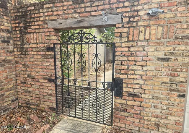Photo 2 of Single family home for sale at 107 Stonewood Cir, Lafayette, LA 70508 | MLS# 2600008009 | Listing updated on 2026-08-28