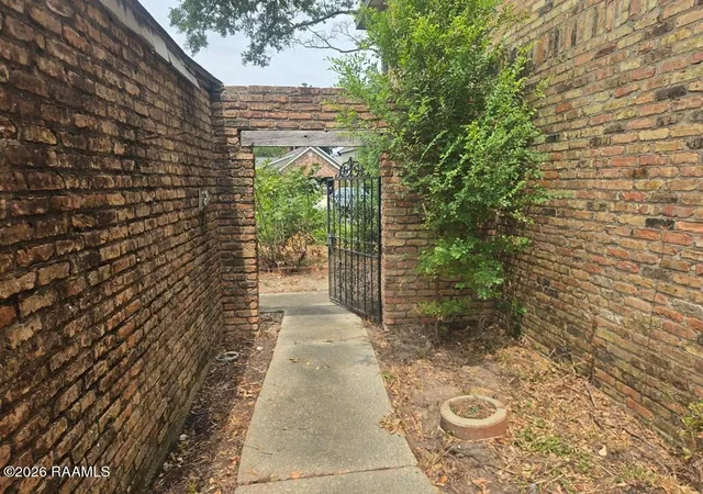 Photo 3 of Single family home for sale at 107 Stonewood Cir, Lafayette, LA 70508 | MLS# 2600008009 | Listing updated on 2026-08-28