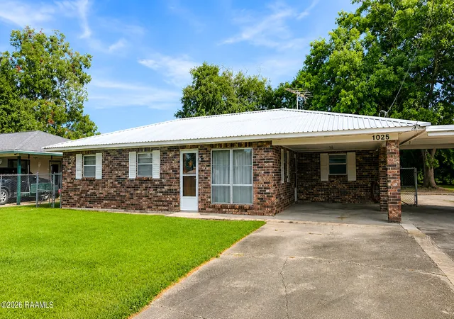 1st image of 1025 Louis Dr, Breaux Bridge, LA 70517 | MLS# 2600007703