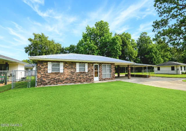 3rd image of 1025 Louis Dr, Breaux Bridge, LA 70517 | MLS# 2600007703