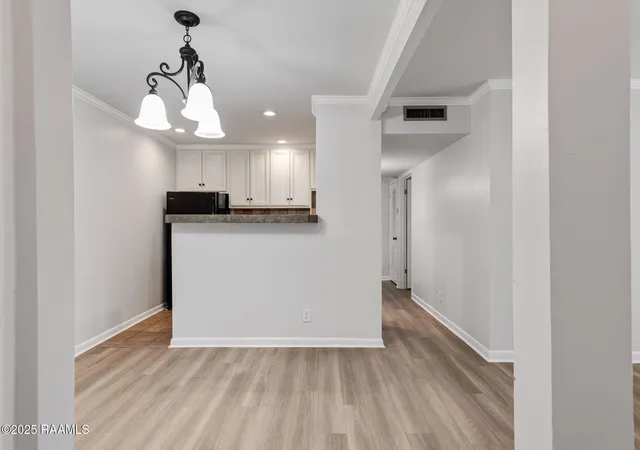 3rd image of 220 Doucet Rd #203a, Lafayette, LA 70503 | MLS# 2500006249