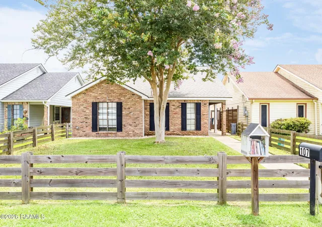 Homes for sale in Lafayette, LA | 107 Logan St, Lafayette, LA 70506 | MLS# 2600004353