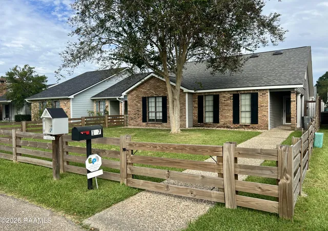 Homes for sale in Lafayette, LA | 107 Logan St, Lafayette, LA 70506 | MLS# 2600004353