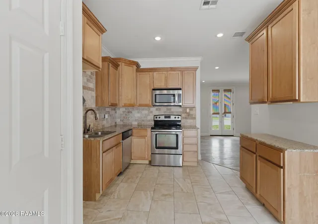 image of 2 Courtyard Cir, Lafayette, LA 70508 | MLS# 2600005866