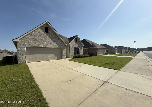 Photo 2 of Sale Pending at 216 Wild Cherry Ln, Lafayette, LA 70508 | MLS# 2600006927 | Listing updated on 2026-08-27