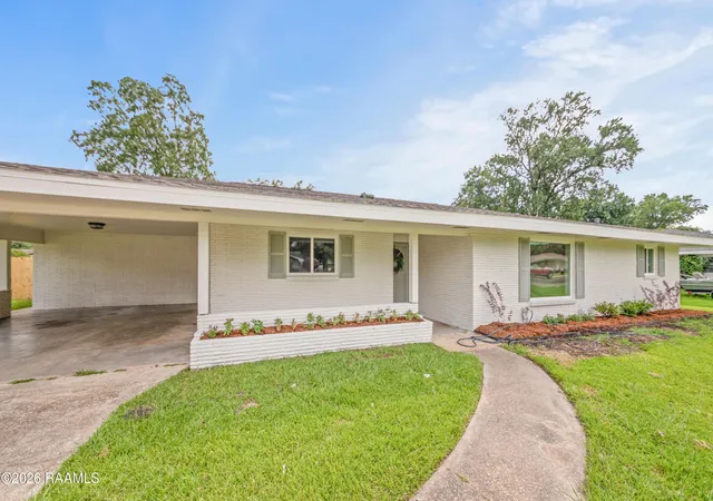 Photo 2 of Sale Pending at 406 Claymore Dr, Lafayette, LA 70503 | MLS# 2600006685 | Listing updated on 2026-09-07