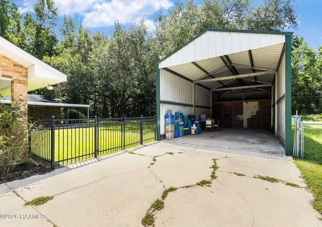3rd image of 102 Pirogue Rd, Carencro, LA 70520 | MLS# 2600006765