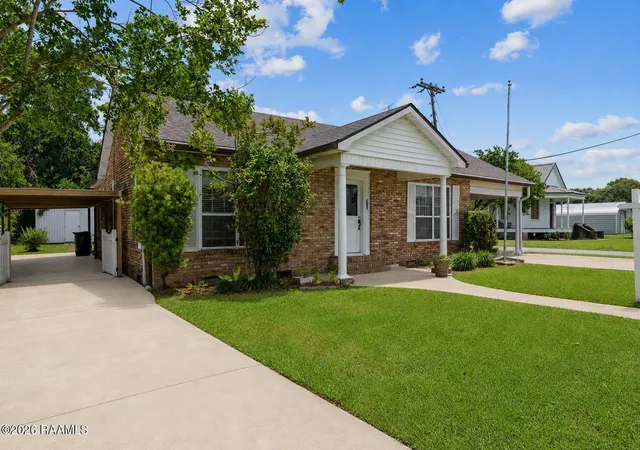 3rd image of 311 S Morgan Ave, Broussard, LA 70518 | MLS# 2600006461
