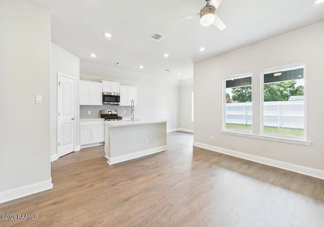 5th image of 105 Acadian Falls Dr, Broussard, LA 70518 | MLS# 2600004639