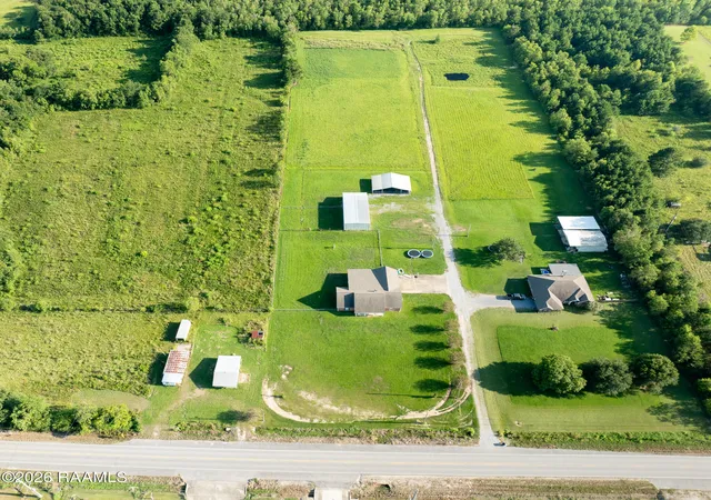 Photo 2 of Sale Pending at 2078 Evangeline Hwy, Jennings, LA 70546 | MLS# 2600007498 | Listing updated on 2026-09-09
