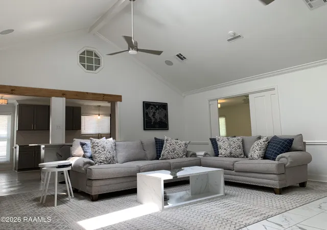 Photo 3 of Sale Pending at 102 Kent Cir, Lafayette, LA 70508 | MLS# 2500006555 | Listing updated on 2026-09-18