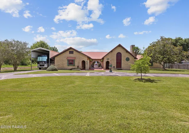 Homes for sale in Rayne, LA | 820 E F St, Rayne, LA 70578 | MLS# 2600005261