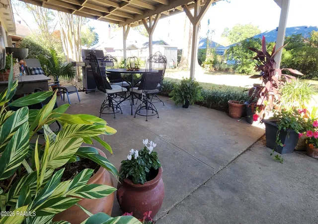 Photo 3 of Sale Pending at 417 Elmwood Dr, Lafayette, LA 70503 | MLS# 2600004169 | Listing updated on 2026-09-02