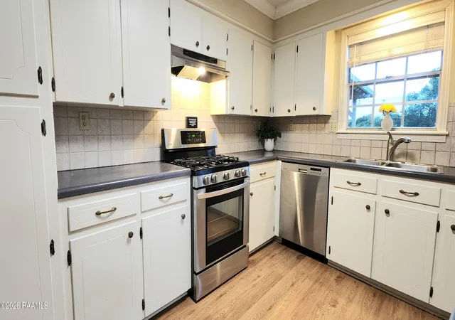 Photo 4 of Sale Pending at 417 Elmwood Dr, Lafayette, LA 70503 | MLS# 2600004169 | Listing updated on 2026-09-02