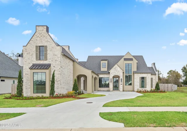 Photo 3 of Sale Pending at 619 Gunter Grass Ct, Lafayette, LA 70508 | MLS# 2500005953 | Listing updated on 2026-09-08