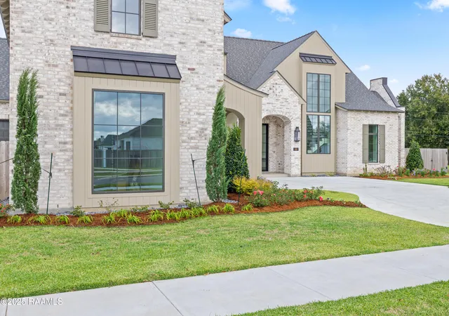 Photo 4 of Sale Pending at 619 Gunter Grass Ct, Lafayette, LA 70508 | MLS# 2500005953 | Listing updated on 2026-09-08