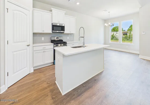 Photo 1 of Sale Pending at 305 Bellewood Dr, Lafayette, LA 70507 | MLS# 2600004003 | Listing updated on 2026-09-14