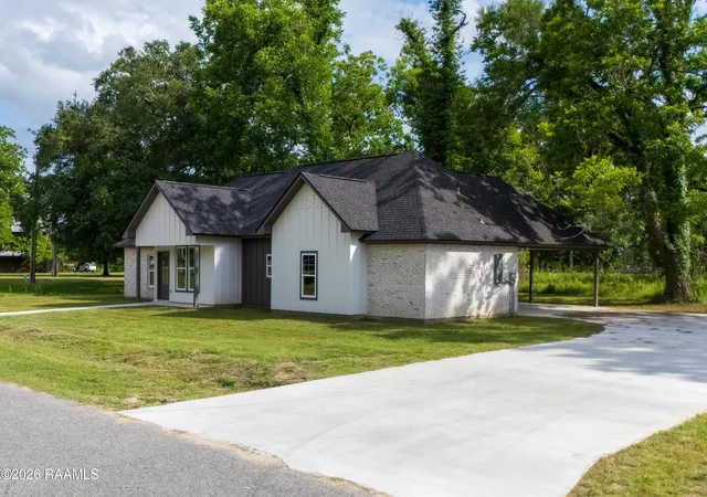 3rd image of 1009 Timber Trails Rd, Breaux Bridge, LA 70517 | MLS# 2600004581