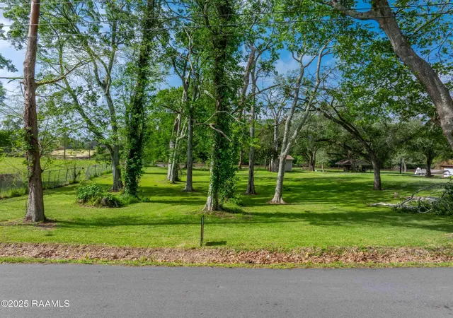Photo 3 of Land for sale at 948 Bellevue Plantation Rd, Lafayette, LA 70503 | MLS# 2020022394 | Listing updated on 2026-07-27