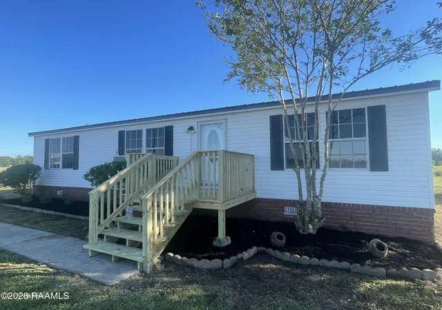 Photo 2 of Sale Pending at 804 Troy Rd, New Iberia, LA 70563 | MLS# 2600007812 | Listing updated on 2026-08-28