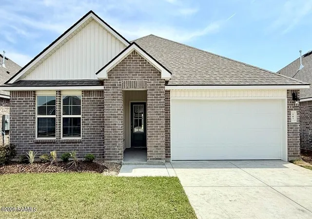 Photo 1 of Sale Pending at 107 Lake Oak Dr, Lafayette, LA 70507 | MLS# 2500006972 | Listing updated on 2026-09-01