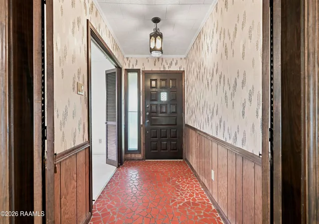 Photo 3 of Sale Pending at 221 Bellridge Dr, Lafayette, LA 70506 | MLS# 2600007794 | Listing updated on 2026-08-27