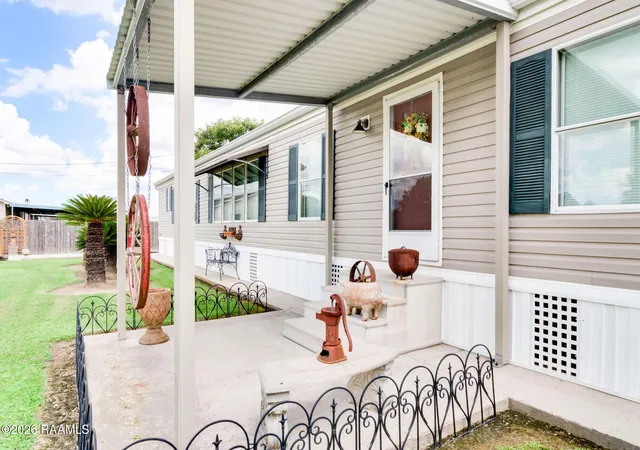 2nd image of 1038 Clayton Castille Rd, Breaux Bridge, LA 70517 | MLS# 2600007495