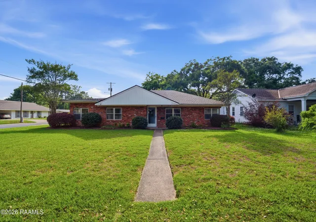 Homes for sale in Lafayette, LA | 403 W Saint Joseph St, Lafayette, LA 70506 | MLS# 2600002799