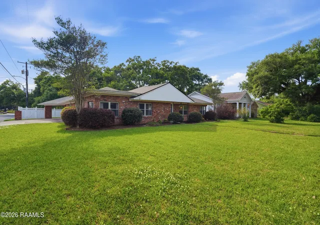 Homes for sale in Lafayette, LA | 403 W Saint Joseph St, Lafayette, LA 70506 | MLS# 2600002799