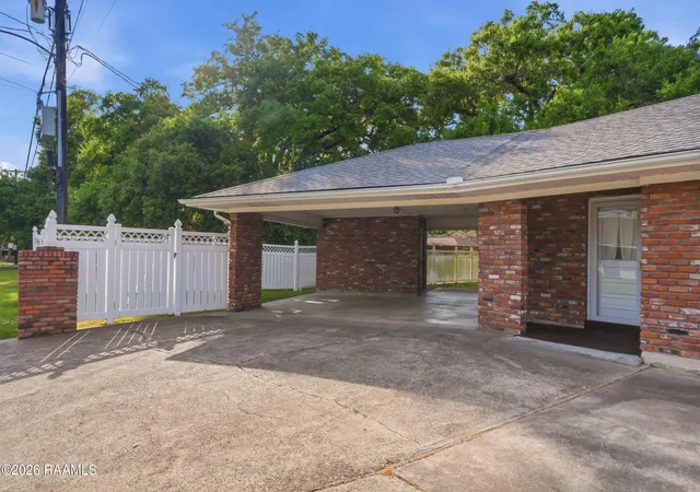 Homes for sale in Lafayette, LA | 403 W Saint Joseph St, Lafayette, LA 70506 | MLS# 2600002799