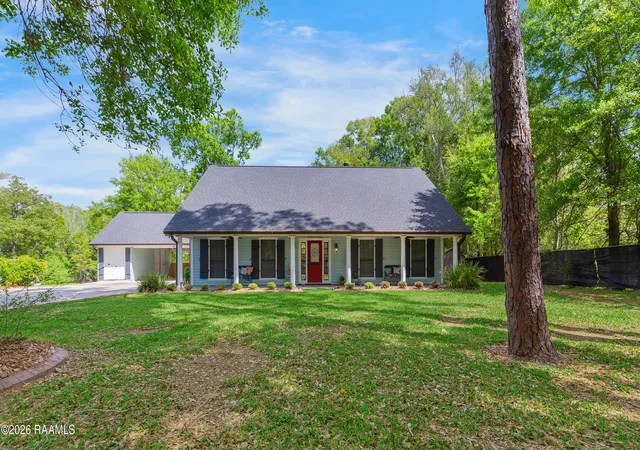 Homes for sale in New Iberia, LA | 110 Sandalwood Dr, New Iberia, LA 70563 | MLS# 2600002483
