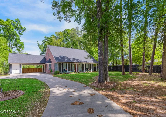 Homes for sale in New Iberia, LA | 110 Sandalwood Dr, New Iberia, LA 70563 | MLS# 2600002483