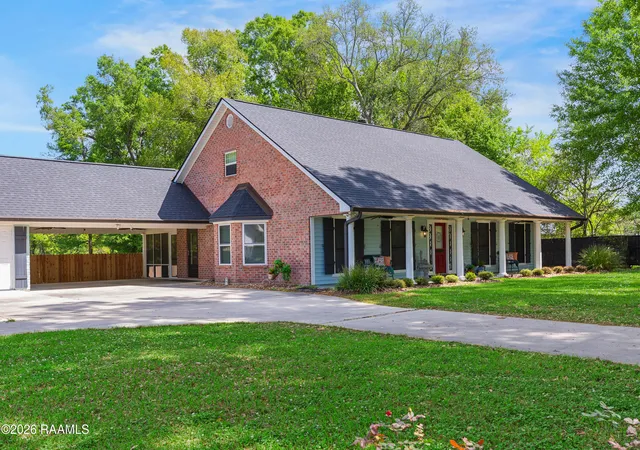Homes for sale in New Iberia, LA | 110 Sandalwood Dr, New Iberia, LA 70563 | MLS# 2600002483