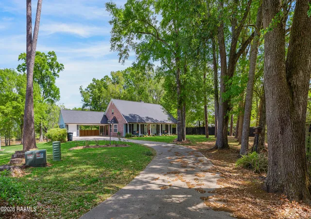 Homes for sale in New Iberia, LA | 110 Sandalwood Dr, New Iberia, LA 70563 | MLS# 2600002483