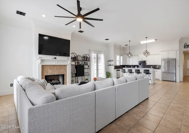 Photo 3 of Single family home for sale at 205 Vinemont Dr, Lafayette, LA 70501 | MLS# 2600004838 | Listing updated on 2026-09-09