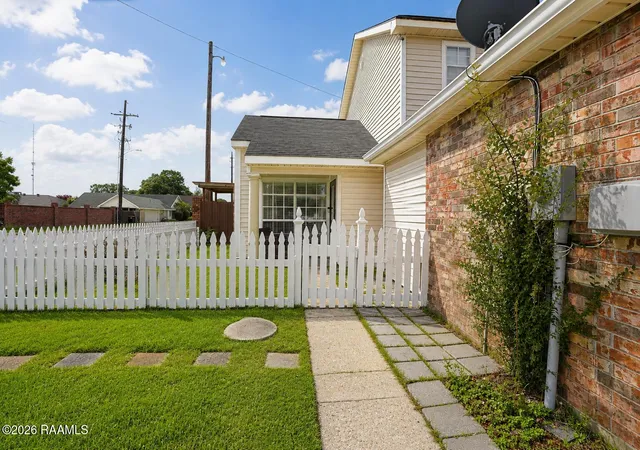 Photo 2 of Sale Pending at 110 S Domingue Ave #1, Lafayette, LA 70506 | MLS# 2600005768 | Listing updated on 2026-09-21
