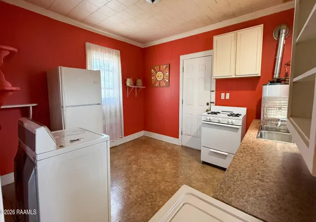 Homes for sale in New Iberia, LA | 915 Center St, New Iberia, LA 70560 | MLS# 2500005993