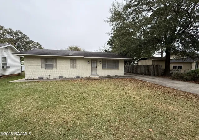 Photo 1 of Single family home for sale at 705 E Washington St, Ville Platte, LA 70586 | MLS# 2600006881 | Listing updated on 2026-08-28