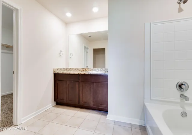 Photo 3 of Single family home for sale at 105 Chestnut Oak Dr, Lafayette, LA 70507 | MLS# 2600004982 | Listing updated on 2026-09-14