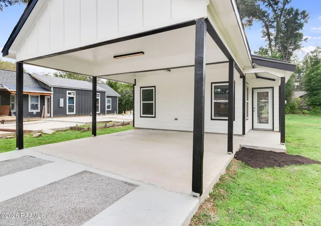 Single family home for sale at 102 Canal St, Lafayette, LA 70501 | MLS# 2500004310 | Listing updated on 2026-08-25