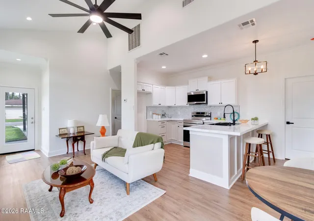 Photo 3 of Single family home for sale at 102 Canal St, Lafayette, LA 70501 | MLS# 2500004310 | Listing updated on 2026-08-25
