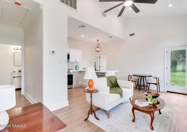 Photo 4 of Single family home for sale at 102 Canal St, Lafayette, LA 70501 | MLS# 2500004310 | Listing updated on 2026-08-25