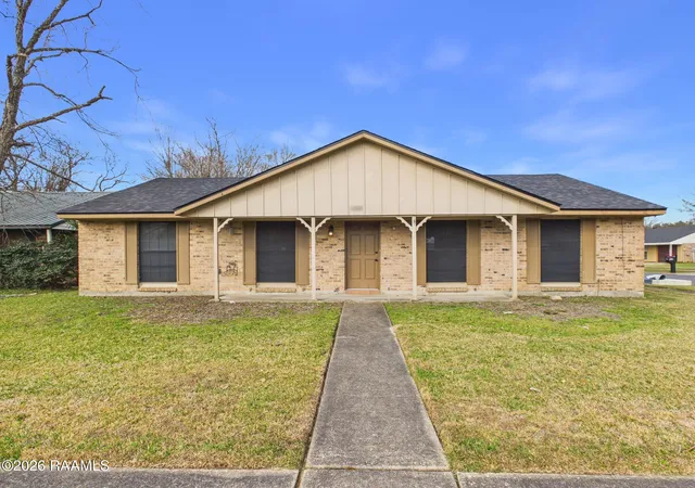 Homes for sale in Lafayette, LA | 100 Strasbourg Dr, Lafayette, LA 70506 | MLS# 2600000803