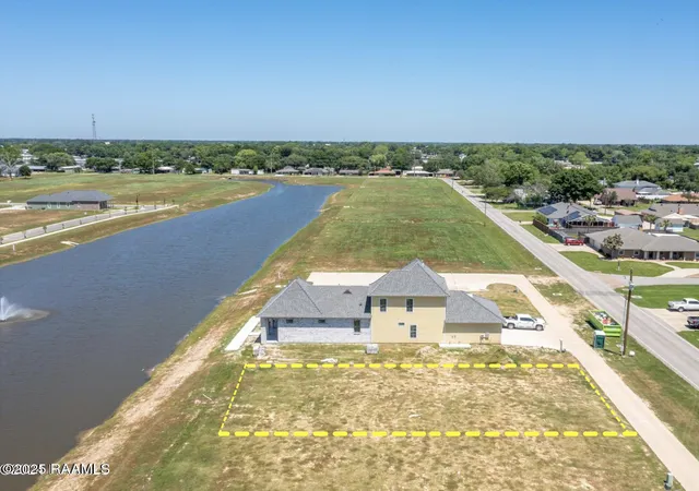 2nd image of 411e Villager Ave, Scott, LA 70583 | MLS# 24003970