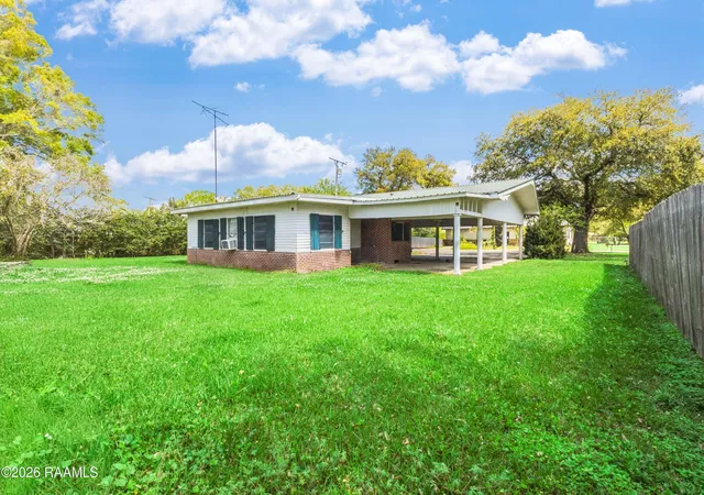 Photo 15 of Single family home for sale at 2304 Louisiana Dr, New Iberia, LA 70560 | MLS# 2600002066 | Listing updated on 2026-04-27